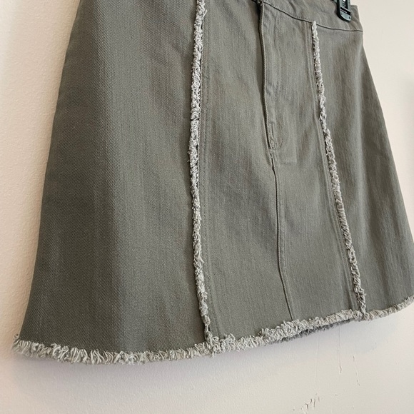 BCBGeneration skirt NWT - Picture 3 of 9